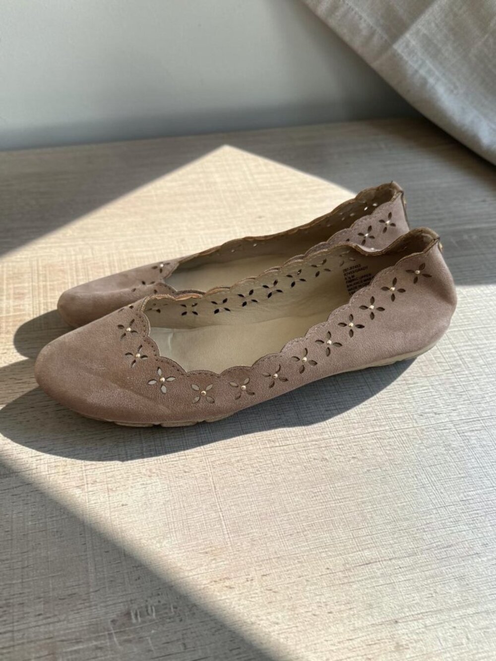 RIALTO Taupe Comfort Eyelet Bllet Flats Size 6.5